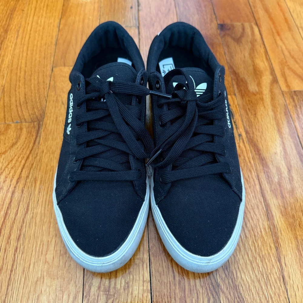 Adidas women’s sleek lo black white